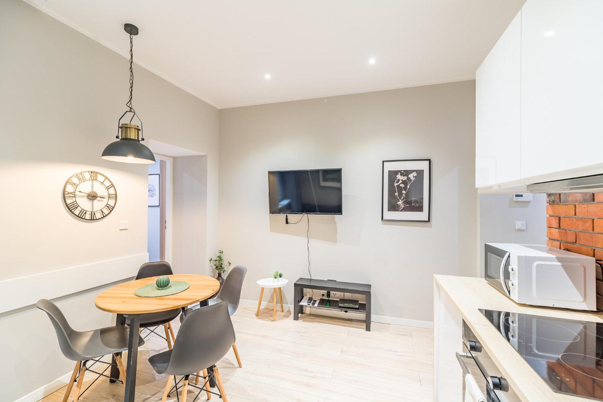 Apartament Starowislna - Balcony, Top Location, Tram & Train Nearby - By Rentujemy *