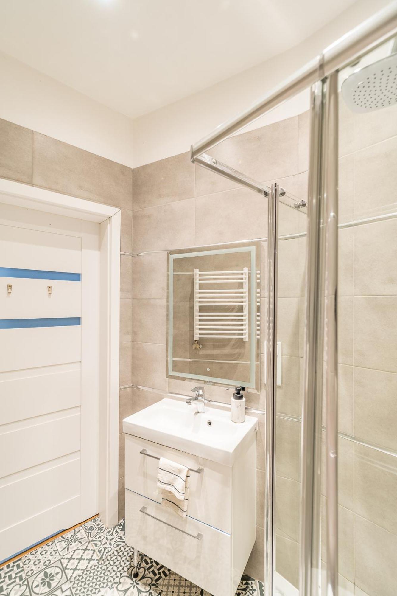 Apartament Starowislna - Balcony, Top Location, Tram & Train Nearby - By Rentujemy *